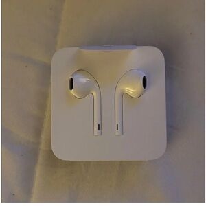 Apple White EarPods with Case